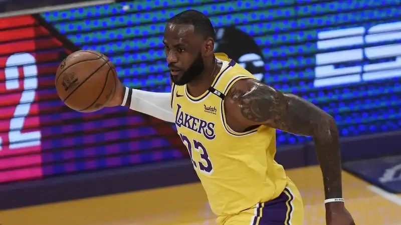 NBA, LeBron positivo al Covid-19