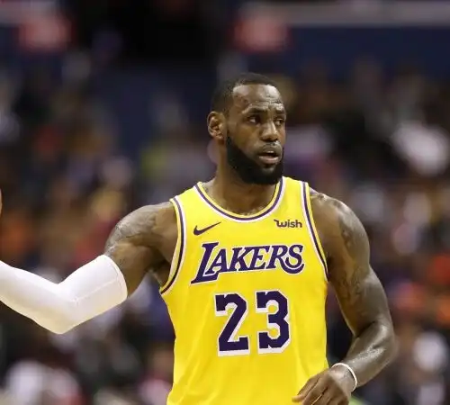 NBA, LeBron James parla con i Lakers del suo rinnovo