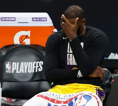 NBA: i Lakers affondano a Phoenix
