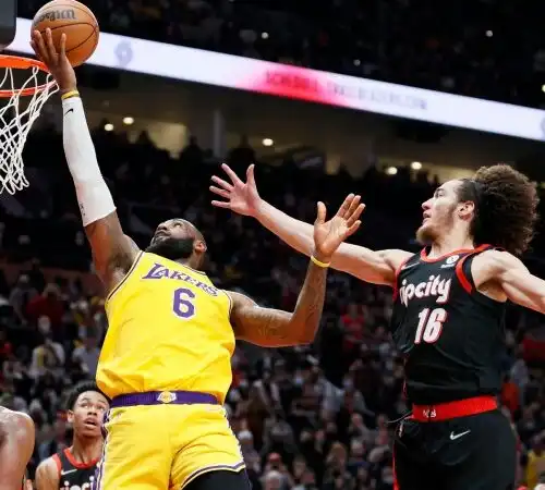 NBA: Golden State crolla in casa dei Jazz, LeBron James non basta ai Lakers