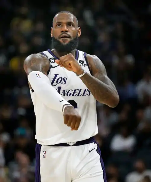 NBA, LeBron James è tornato: prima gioia esterna per i Lakers