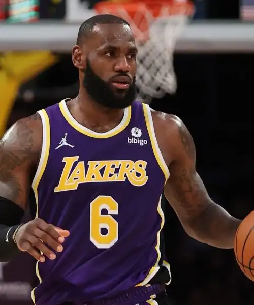 NBA, tripla doppia di LeBron James: Houston al tappeto