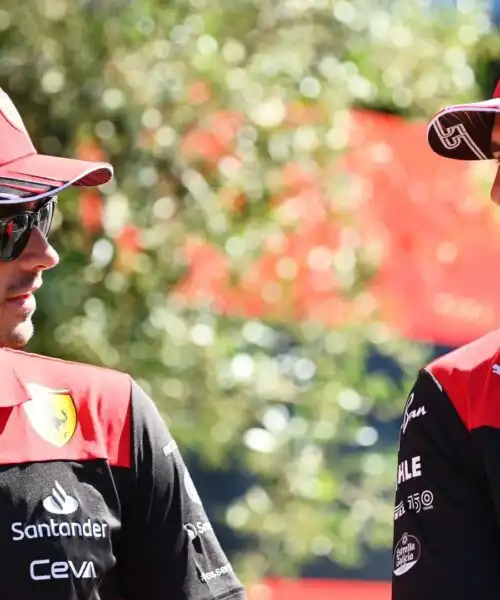 Charles Leclerc e Carlos Sainz alla pari? L’ex campione stronca la Ferrari
