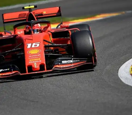 Charles Leclerc prenota il Mondiale