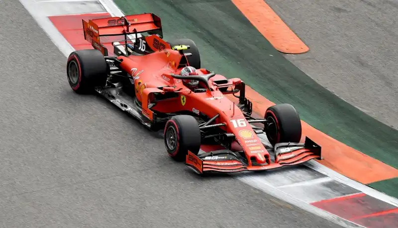 Charles Leclerc in Giappone pensando a Bianchi