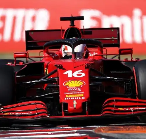 Ferrari furiosa: arriva anche la beffa per Charles Leclerc