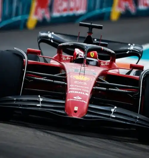 F1, è sogno americano per la Ferrari: pole Charles Leclerc, Sainz 2°
