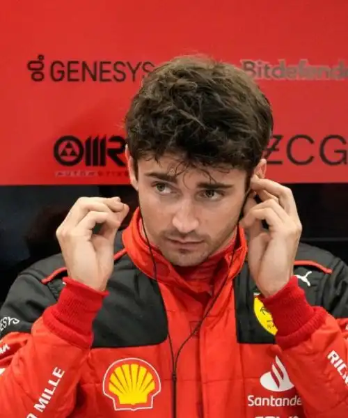 Charles Leclerc zittisce i rumors sulla Mercedes