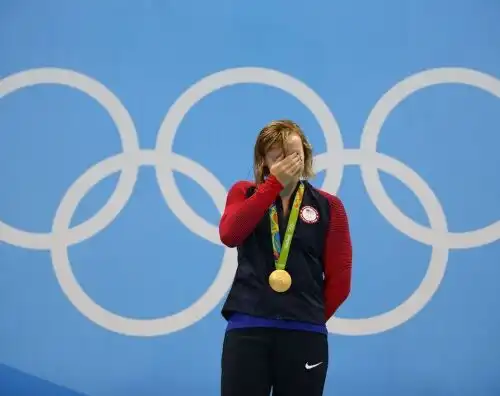 Una Ledecky da urlo centra il poker