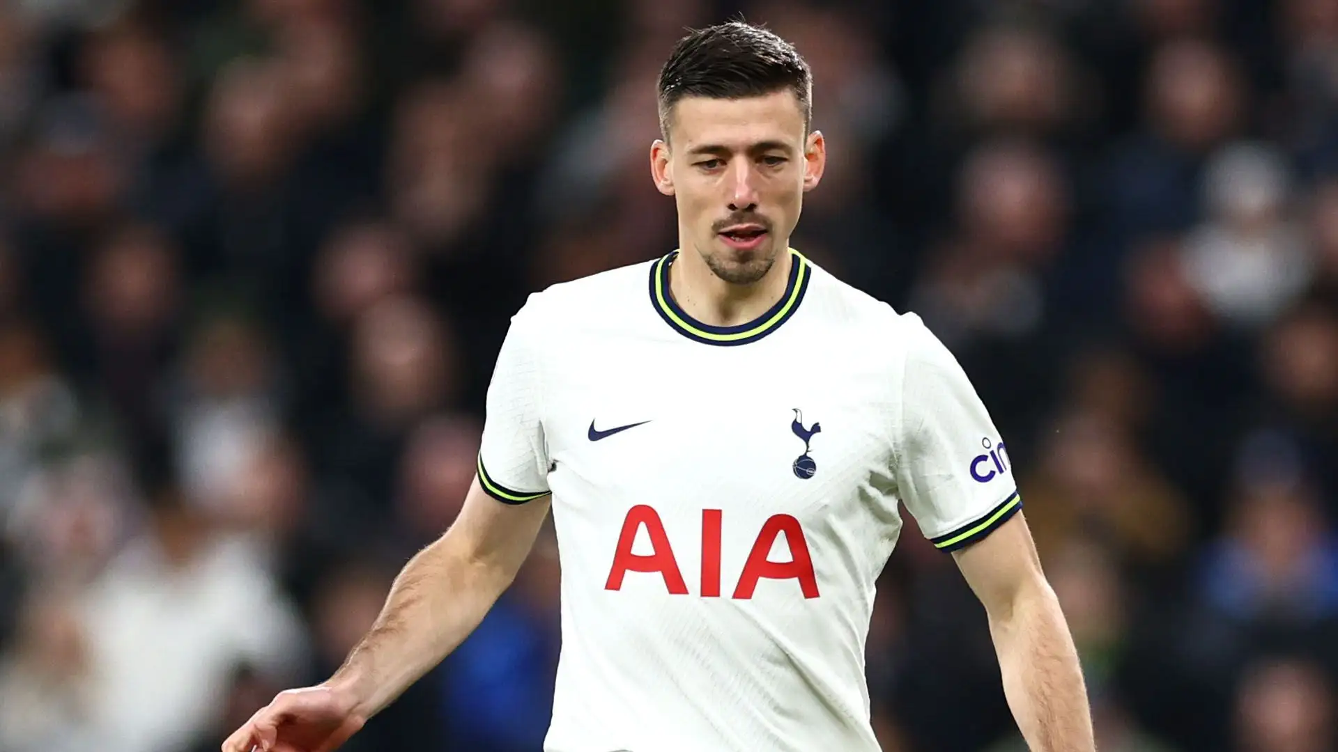 Lenglet è attualmente in prestito all'Aston Villa
