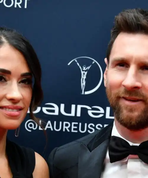 Leo Messi e Antonella Roccuzzo elegantissimi a Parigi: foto