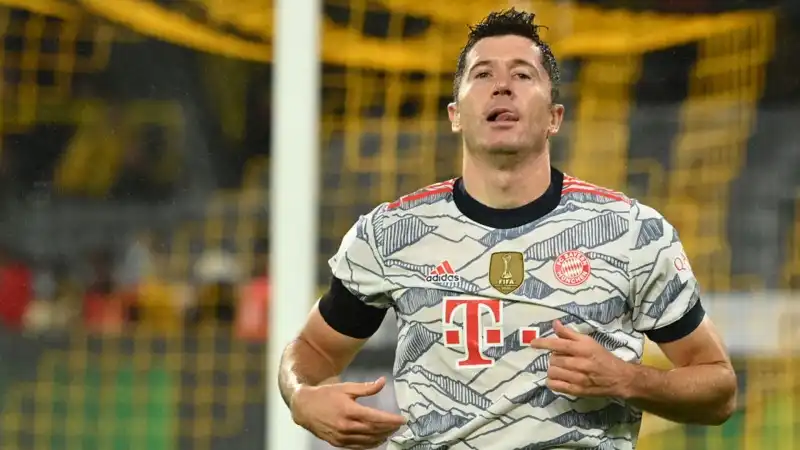 L’agente di Lewandowski si scaglia contro il Pallone d’Oro