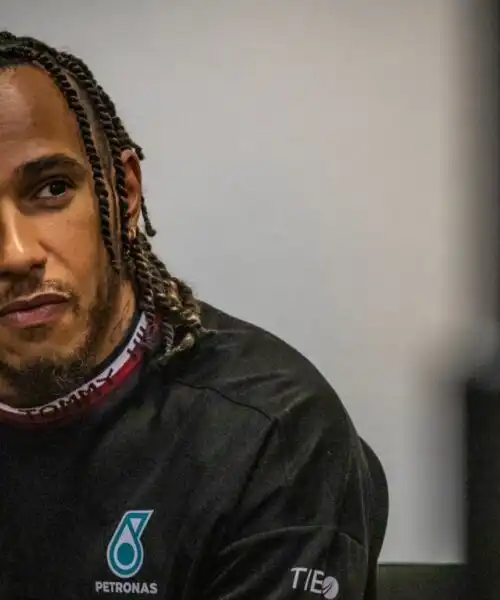 F1, Lewis Hamilton mette le cose in chiaro sul suo futuro