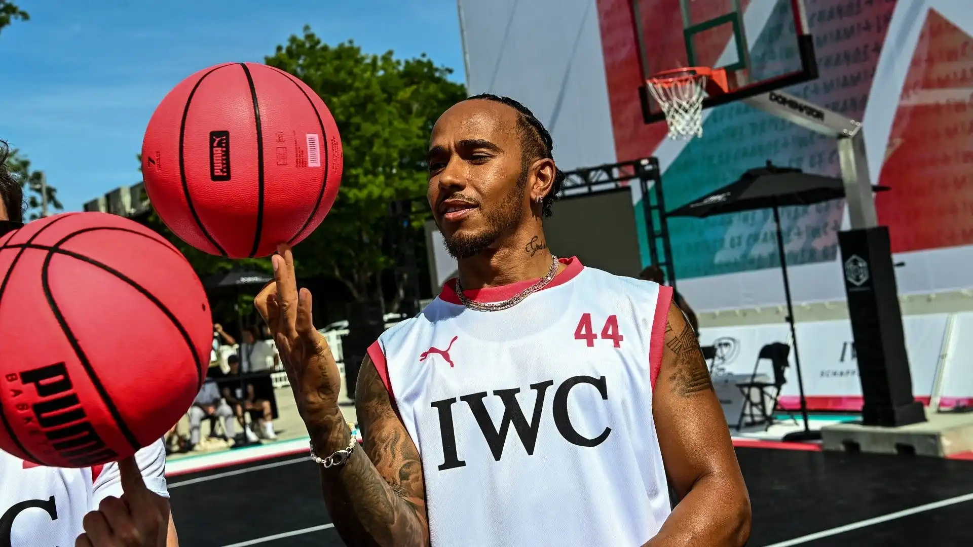 Lewis Hamilton ha cambiato sport: le immagini
