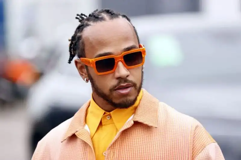 Lewis Hamilton ha deciso di stuzzicare Max Vestappen in occasione della tappa del mondiale di Formula 1 in casa del suo grande rivale.