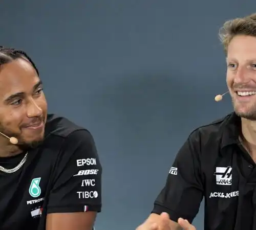 Lewis Hamilton: anche Grosjean lo ‘invita’ al cambio macchina