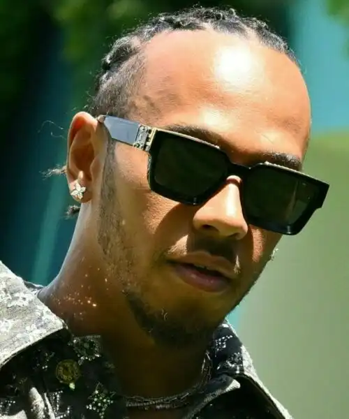 Lewis Hamilton, super look a Miami: le immagini