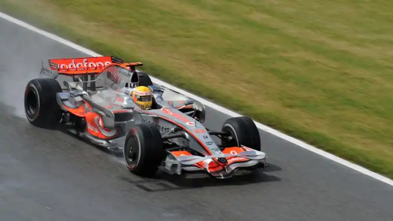 Silverstone 2008, un trionfo in condizioni da tregenda: diluvio e pista ovviamente bagnatissima