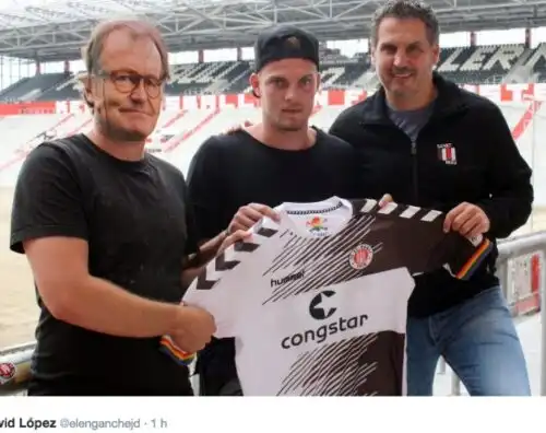 Sankt Pauli, maschera al posto del mister