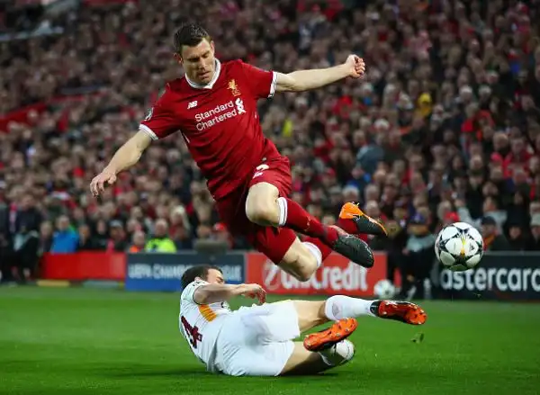 Salah fa due gol e due assist contro la sua ex squadra, che si tiene aggrappata alla Champions grazie a Dzeko e Perotti.