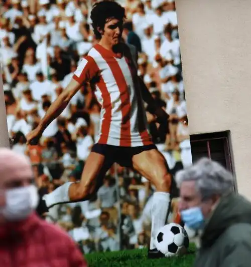 Paolo Rossi, vergognoso oltraggio durante i funerali