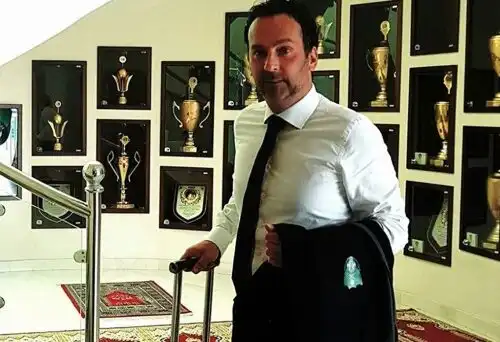 Fabio Lopez sfoglia la margherita