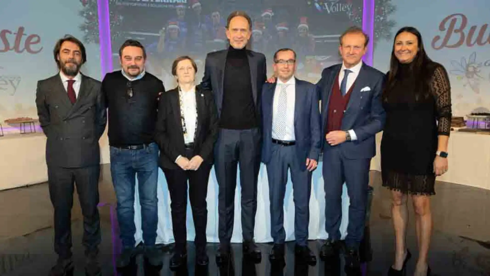 "Abbiamo valutato che sia la persona giusta con cui impostare anche il futuro prossimo del club e siamo orgogliosi che abbia voluto ricambiare la nostra stima e fiducia legandosi a Igor Volley fino al 2026".