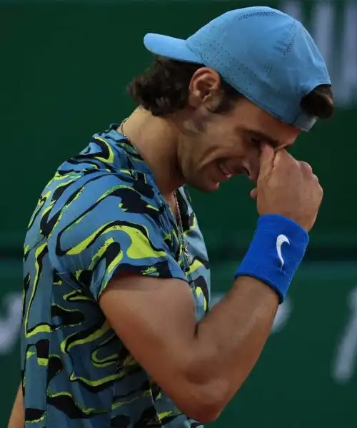 Lorenzo Musetti incredulo e commosso: le foto della sua gioia dopo avere battuto Novak Djokovic