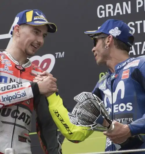 Lorenzo esalta Rossi e punge Dovizioso