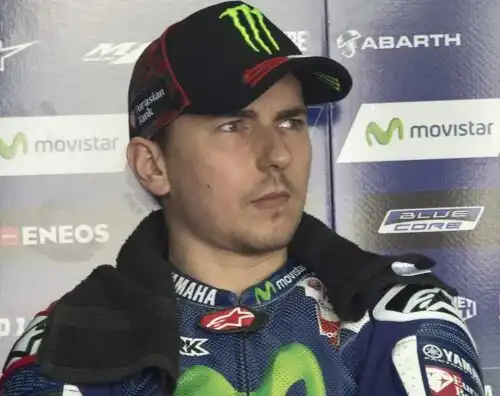 Lorenzo se la prende con il tempo