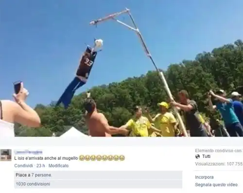 Allucinante: manichino di Marquez impiccato