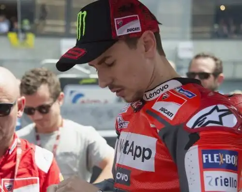 Lorenzo: “Dopo pochi giri ho problemi alle braccia”