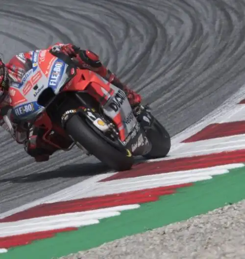Lorenzo batte Marquez, Dovi sul podio