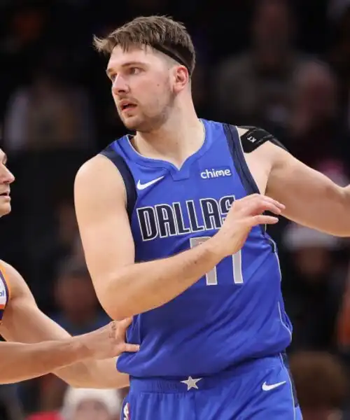 NBA, Luka Doncic ne mette 50 e stende Phoenix. Boston batte i Lakers