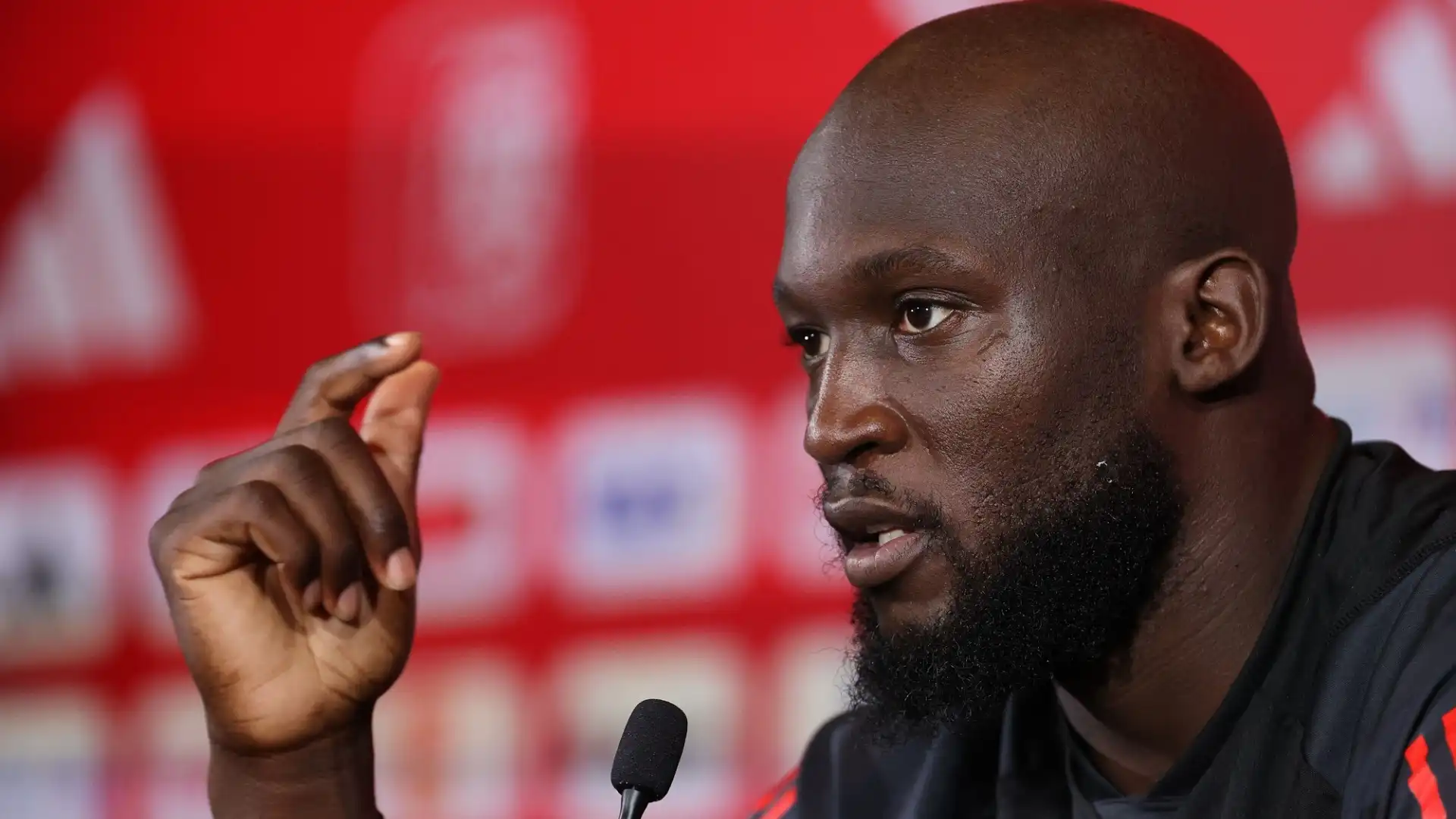 L'attaccante della Roma Romelu Lukaku ha speso parole sorprendenti sul suo turbolento addio all'Inter in estate