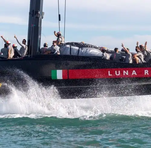 Luna Rossa, il coach Vascotto carica l’equipaggio dopo la sesta regata