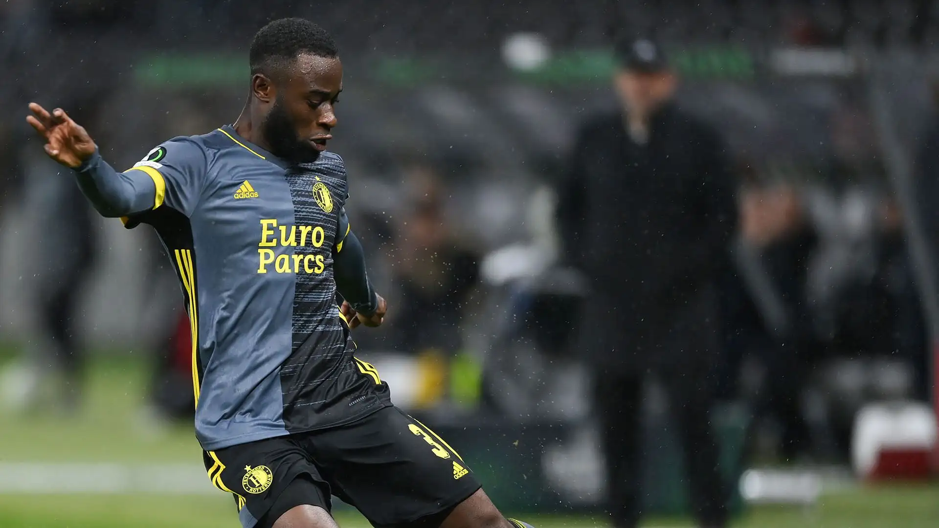 Il calciatore ha un contratto con il Feyenoord fino al 2025
