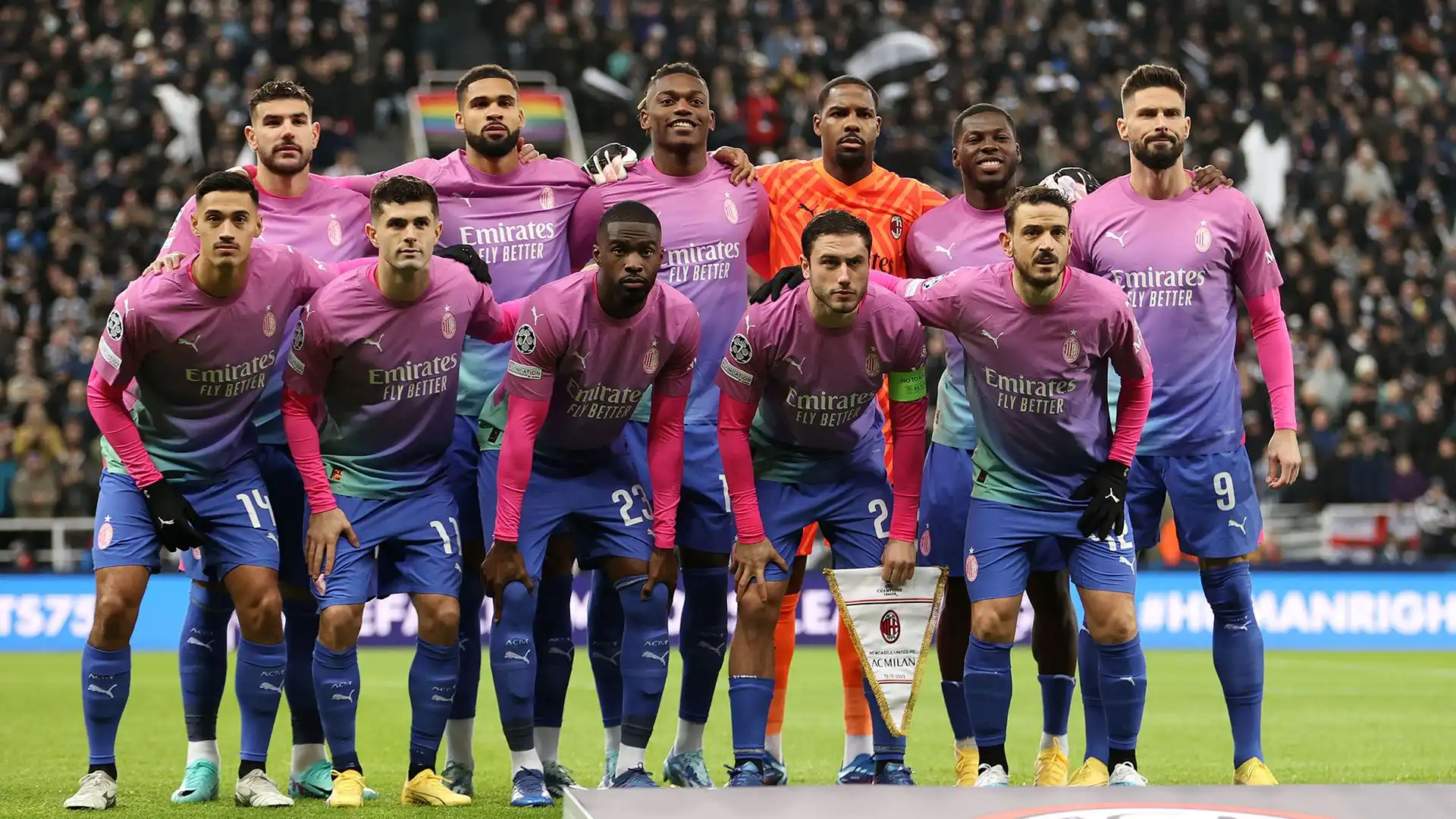 Come era prevedibile la maglia del Milan ha scatenato una serie di considerazioni