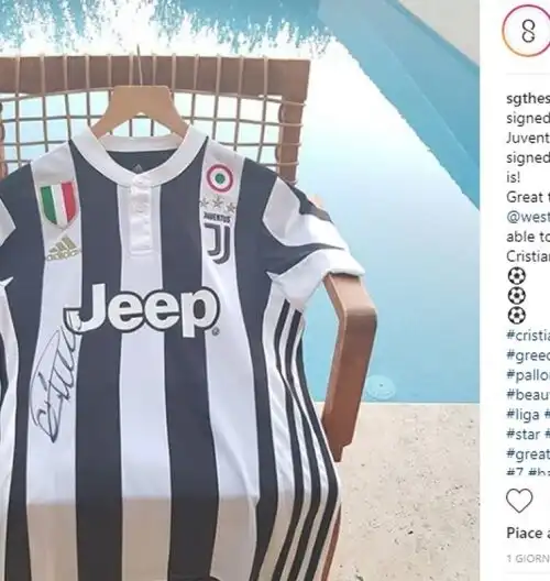 Ronaldo-Juventus, il primo autografo