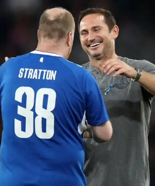 Magnifico gesto dell’Everton: le foto del super regalo al tifoso