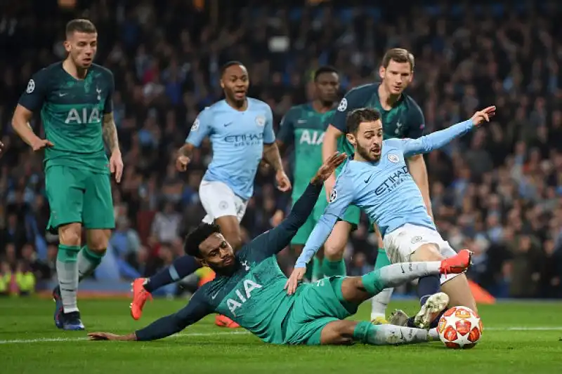 Dopo Real e Atletico Madrid e dopo la Juventus, la squadra di Guardiola deve cedere il passo e lo fa di fronte al Tottenham. La squadra di Pochettino centra la prima semifinale della propria storia. 