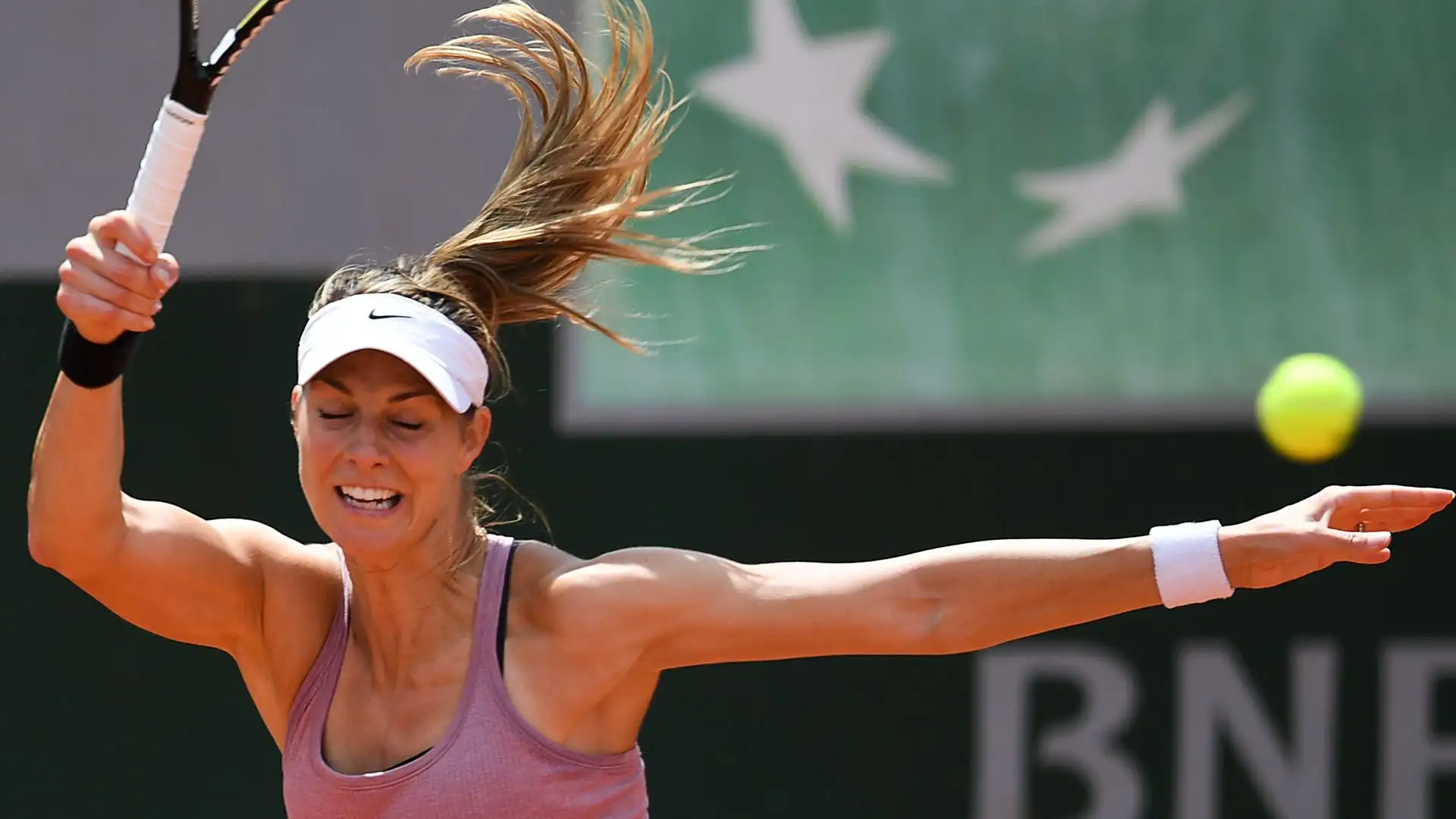 Ha raggiunto la posizione numero 66 nella classifica WTA nel settembre 2012