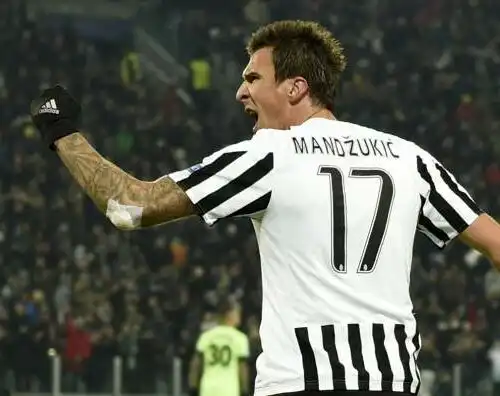 Mandzukic porta la Juve agli ottavi