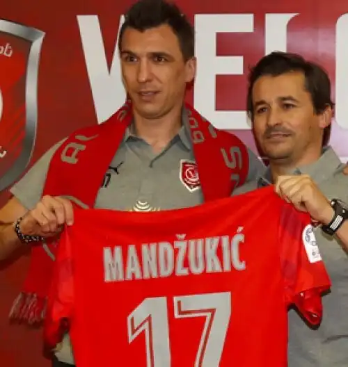 Mario Mandzukic manda un messaggio a Sarri