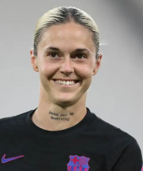 Mapi León tatuata anche sul collo: le foto