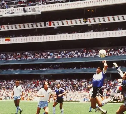 Il pasticcio della maglia di Diego Maradona da quattro milioni di sterline