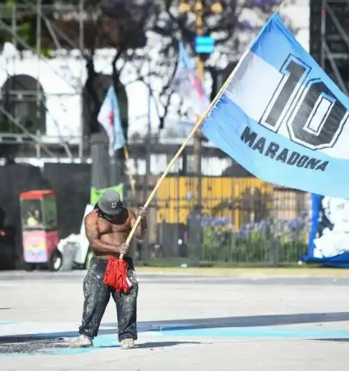 Maradona, la camera ardente: le foto