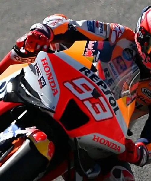 MotoGP, FP3 Aragon: dominio Ducati, Marc Marquez cade e andrà in Q1