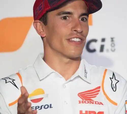 Il piccolo Valentino commuove Marc Marquez