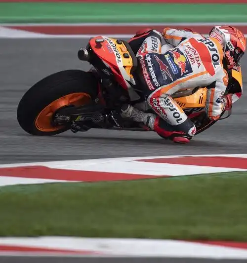 MotoGp, scoppia il caso Marc Marquez: cade e travolge Jorge Martin